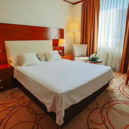 Grand 4* Τούζλα