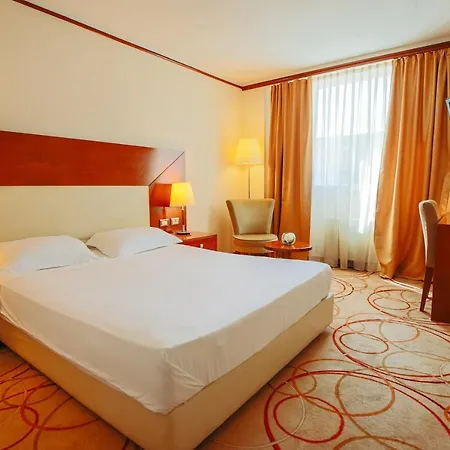 Grand 4* Τούζλα